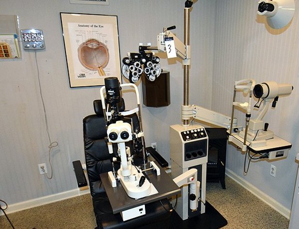 Complete Contents of Optometrist Lab & Office